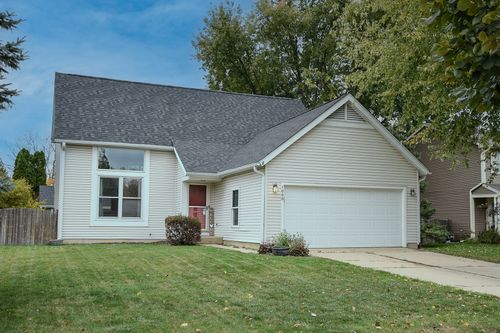 1000 Sandalwood Ln, Crystal Lake, IL, 60014-8374 | Card Image