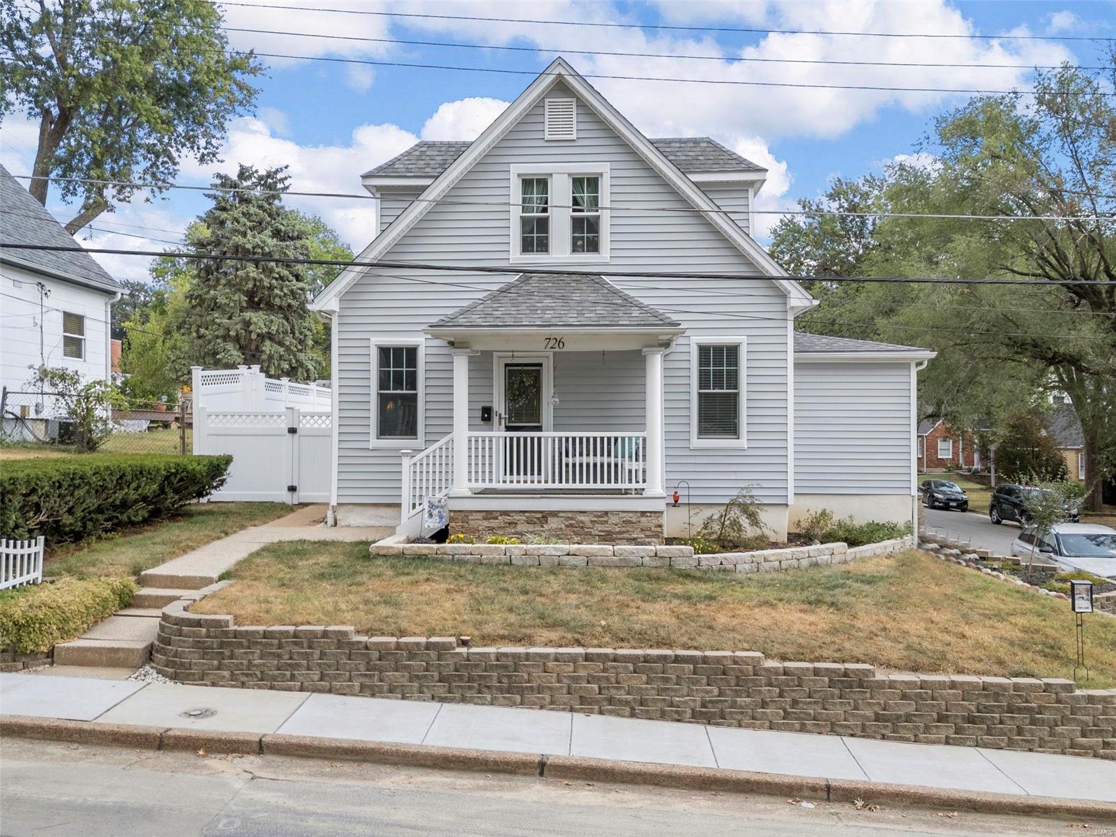 8th St, Saint Charles, MO 63301