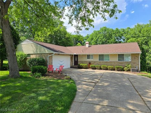 621 Brookpark Dr, Cuyahoga Falls, OH, 44223-2727 | Card Image