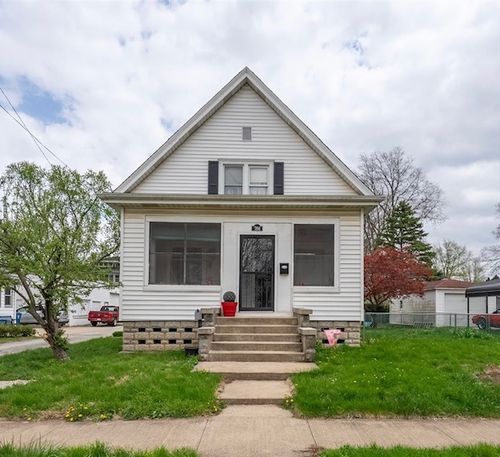 766 N Mill St, Pontiac, IL, 61764-1327 | Card Image