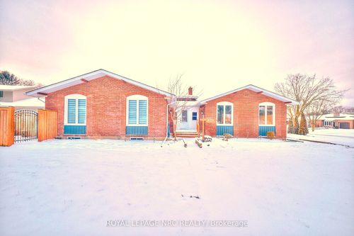 6796 Stokes St, Niagara Falls, ON, L2G2H1 | Card Image