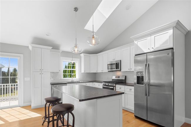 5 - 5 Thelma Ln, Condo with 2 bedrooms, 3 bathrooms and 4 parking in Middletown RI | Image 6