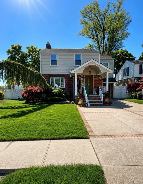 25 Nassau Street, Hempstead, NY, 11003 | Card Image