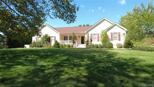 78 Southfields Rd, Riverhead, NY, 11901-1725 | Card Image