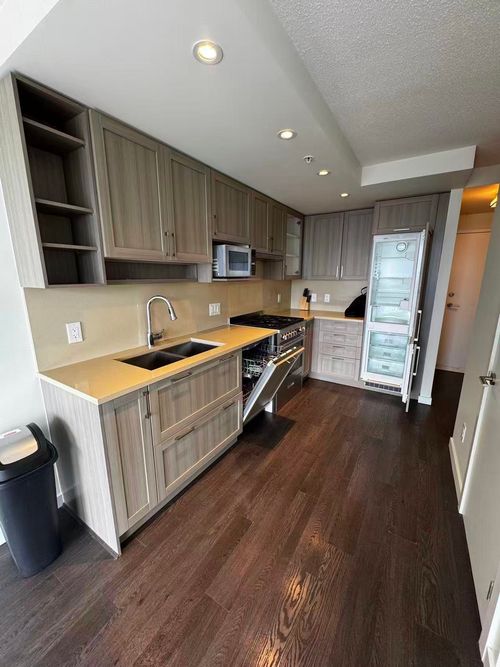 2808-5665 Boundary Rd, Vancouver, BC, V5R0E4 | Card Image