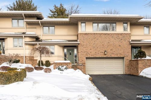 19 Fox Run Rd, Allendale, NJ, 07401-1626 | Card Image