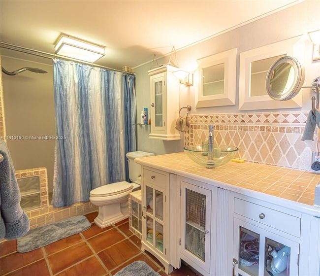 APT-1801 - 2841 N Ocean Blvd, Condo with 2 bedrooms, 2 bathrooms and null parking in Fort Lauderdale FL | Image 12