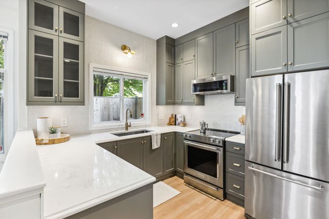 2606 Lonsdale Avenue, Townhouse with 3 bedrooms, 2 bathrooms and 2 parking in North Vancouver BC | Image 7