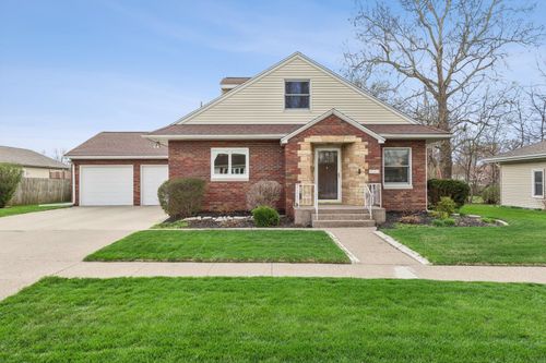 213 8th Ave, De Witt, IA, 52742-1929 | Card Image