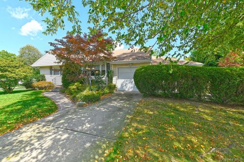 1483 Crown St, Wantagh, NY, 11793-2336 | Card Image