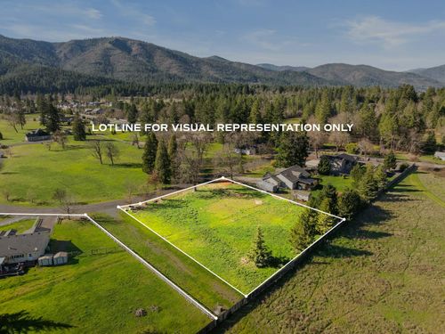 527 E Forks Cir, Cave Junction, OR, 97523-8506 | Card Image