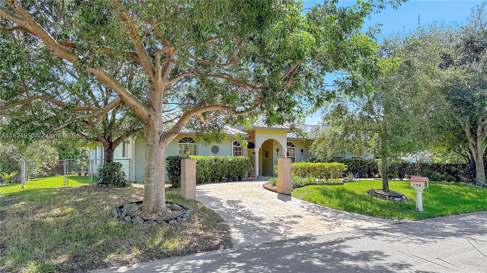 93rd Pl, Palmetto Bay, FL 33157