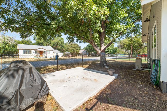 201 E Pollock St, House other with 2 bedrooms, 1 bathrooms and null parking in Rising Star TX | Image 16
