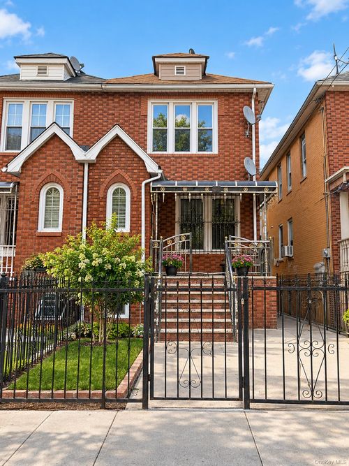 95 E 56th Street, New York, NY, 11203 | Card Image