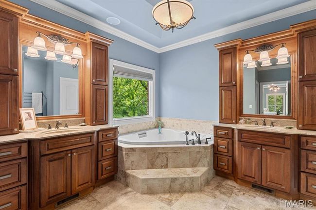 Shower with Heated Towel Rack | Image 34