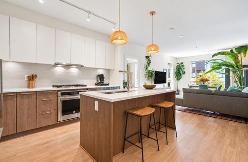 105-625 E 3rd St, North Vancouver, BC, V7L0G3 | Card Image