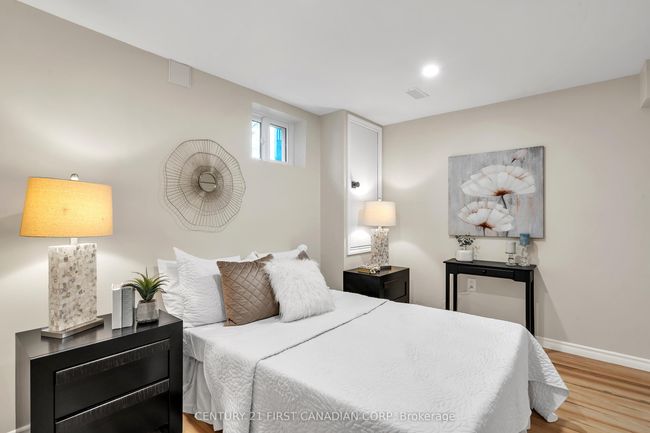 180 Gammage St, House other with 5 bedrooms, 2 bathrooms and 2 parking in London ON | Image 37