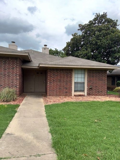 118 S Pipeline Rd W, Euless, TX, 76040-5377 | Card Image