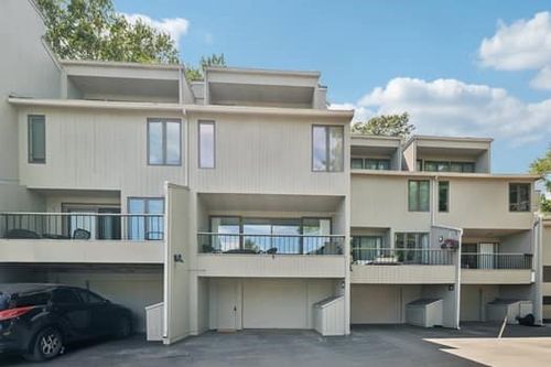 76-76 Mill Pond, North Andover, MA, 01845-2902 | Card Image