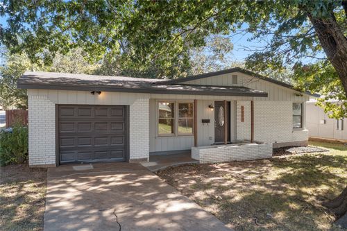 2221 N Alexander St, Sherman, TX, 75092-2707 | Card Image