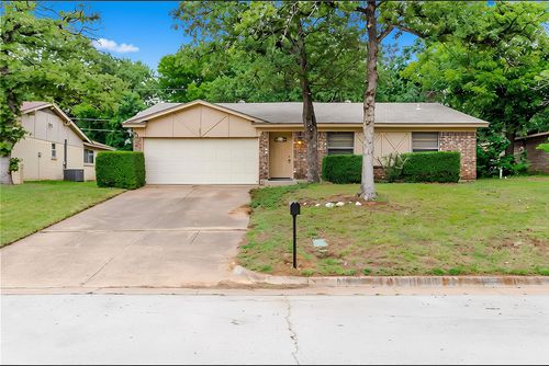 2805 Mintwood Pl, Arlington, TX, 76016-1664 | Card Image