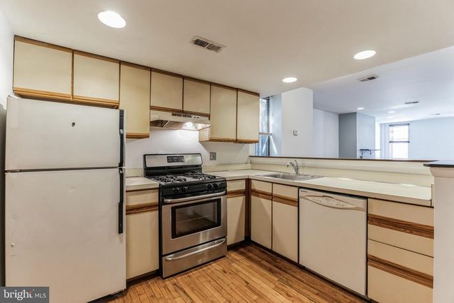 529 S 17 Th St, Home with 0 bedrooms, 0 bathrooms and null parking in Philadelphia PA | Image 7