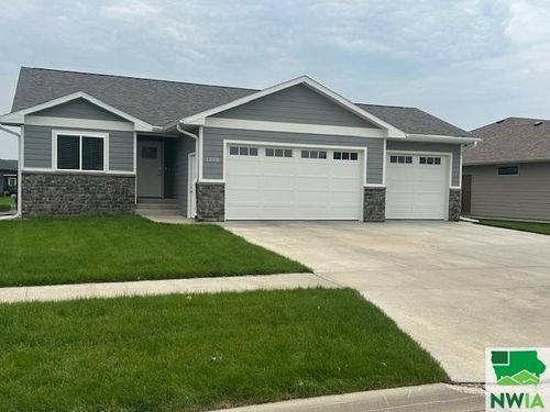 1408 Cornell St, Vermillion, SD, 57069-1734 | Card Image