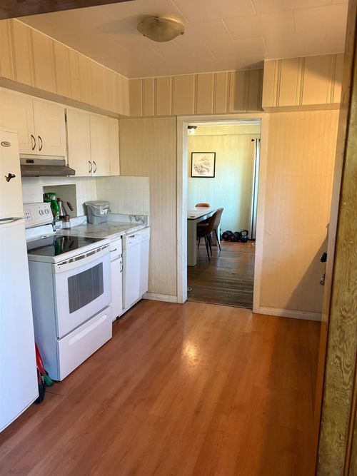 1571 Rupert St, North Vancouver, BC, V7J1G3 | Card Image
