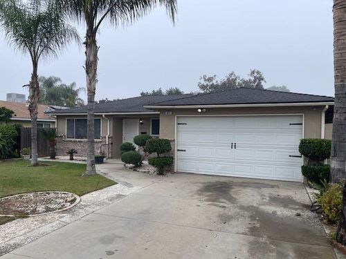 641 Kern St, Kingsburg, CA, 93631-2323 | Card Image