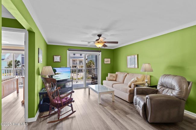 Living Area | Image 16