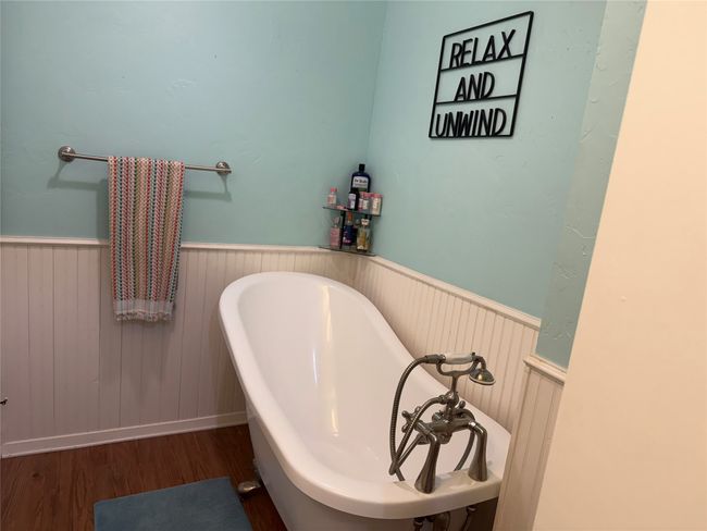 Jack n Jill Bathroom | Image 21