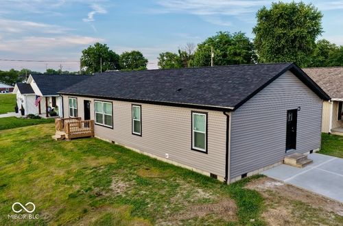 819 W Tanner St, Brownstown, IN, 47220-1121 | Card Image
