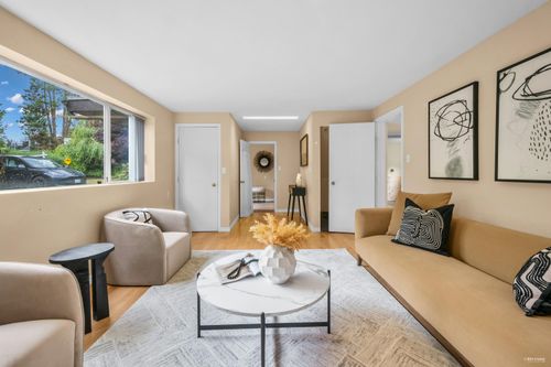 2705 Henry St, Port Moody, BC, V3H2J8 | Card Image