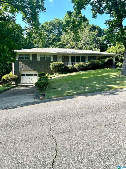 3011 Crestlane Dr, ADAMSVILLE, AL, 35005-2352 | Card Image