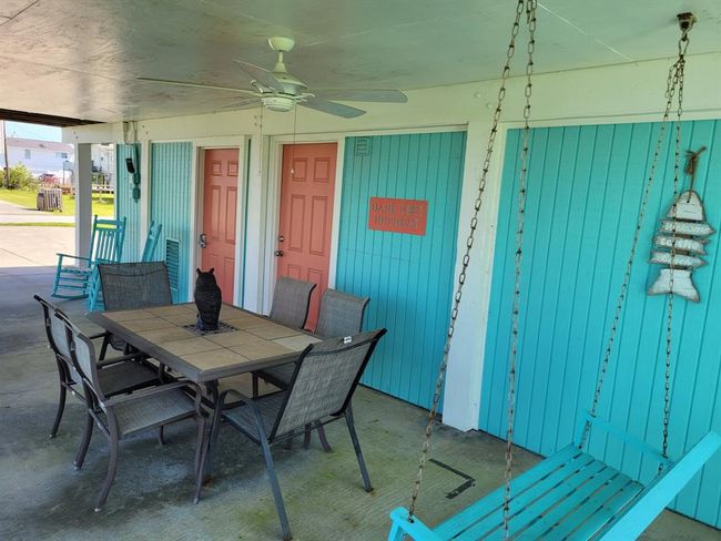 16606 John Davis Rd, House other with 2 bedrooms, 1 bathrooms and null parking in Jamaica Beach TX | Image 17