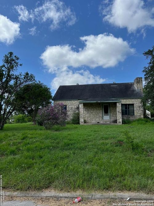 548 Houston St E, Kenedy, TX, 78119-2902 | Card Image