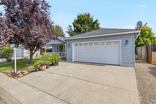 1233 Pheasant Way, Central Point, OR, 97502-3564 | Card Image