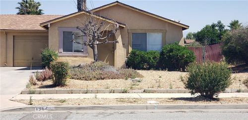 1964 W Oakland Ave, Hemet, CA, 92545-2409 | Card Image