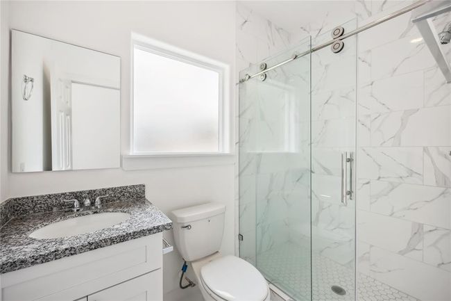 Secondary bedroom bath | Image 22