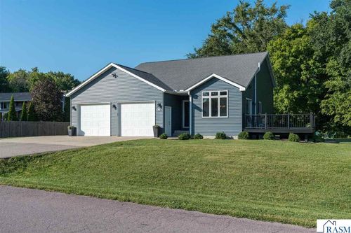 200 Mapleridge Dr, Mankato, MN, 56001-8950 | Card Image