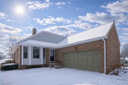 4985 Searls Dr Nw, North Canton, OH, 44720-7464 | Card Image