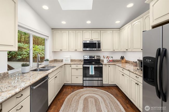 8475 Se 45 Th St, House other with 4 bedrooms, 3 bathrooms and 2 parking in Mercer Island WA | Image 11