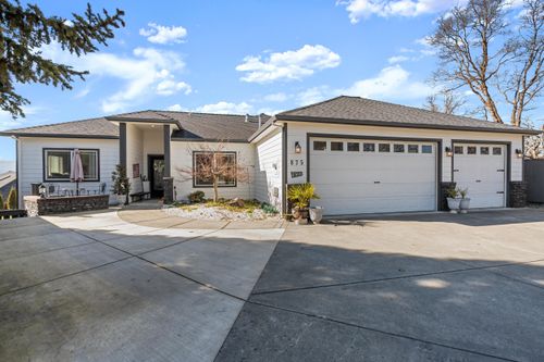 875 N Mountain Ave, Central Point, OR, 97502-3605 | Card Image