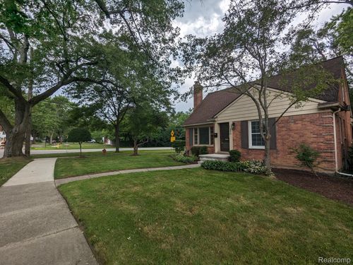 4418 S Verona Cir, Royal Oak, MI, 48073-6333 | Card Image