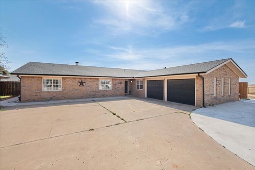 107 Holly Cir, Levelland, TX, 79336-6811 | Card Image