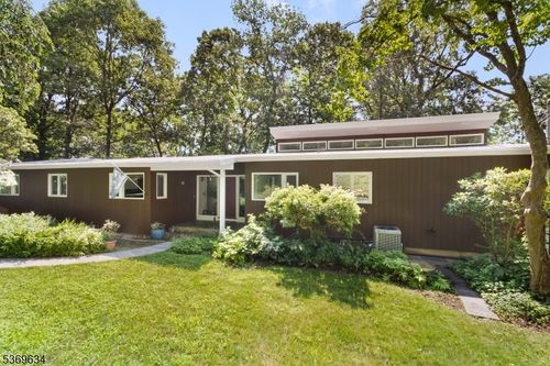 27 Skyline Dr, Morristown, NJ, 07960-5146 | Card Image