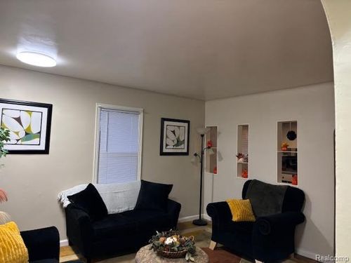 7029 Jackson Ave, Warren, MI, 48091-2915 | Card Image