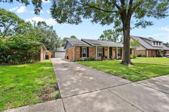 Extended Driveway makes room for company | Image 34