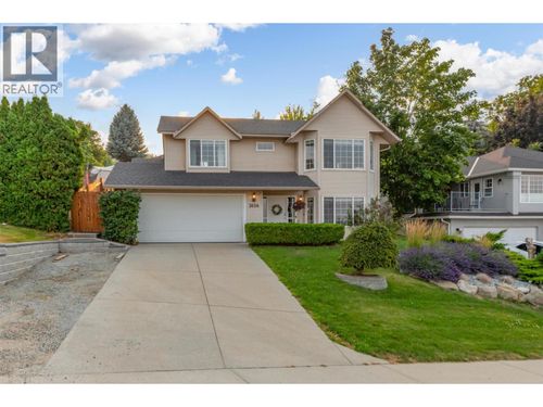 3656 Walnut Glen Dr, House with 4 bedrooms, 3 bathrooms and 4 parking in West Kelowna BC | Card Image