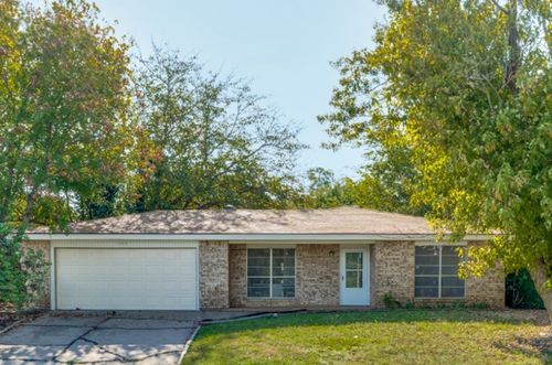 1505 N Matthews St, Bowie, TX, 76230-2510 | Card Image